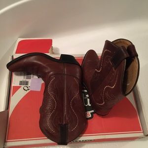 Women’s size 7C Justin cowboy boots . Coffee color